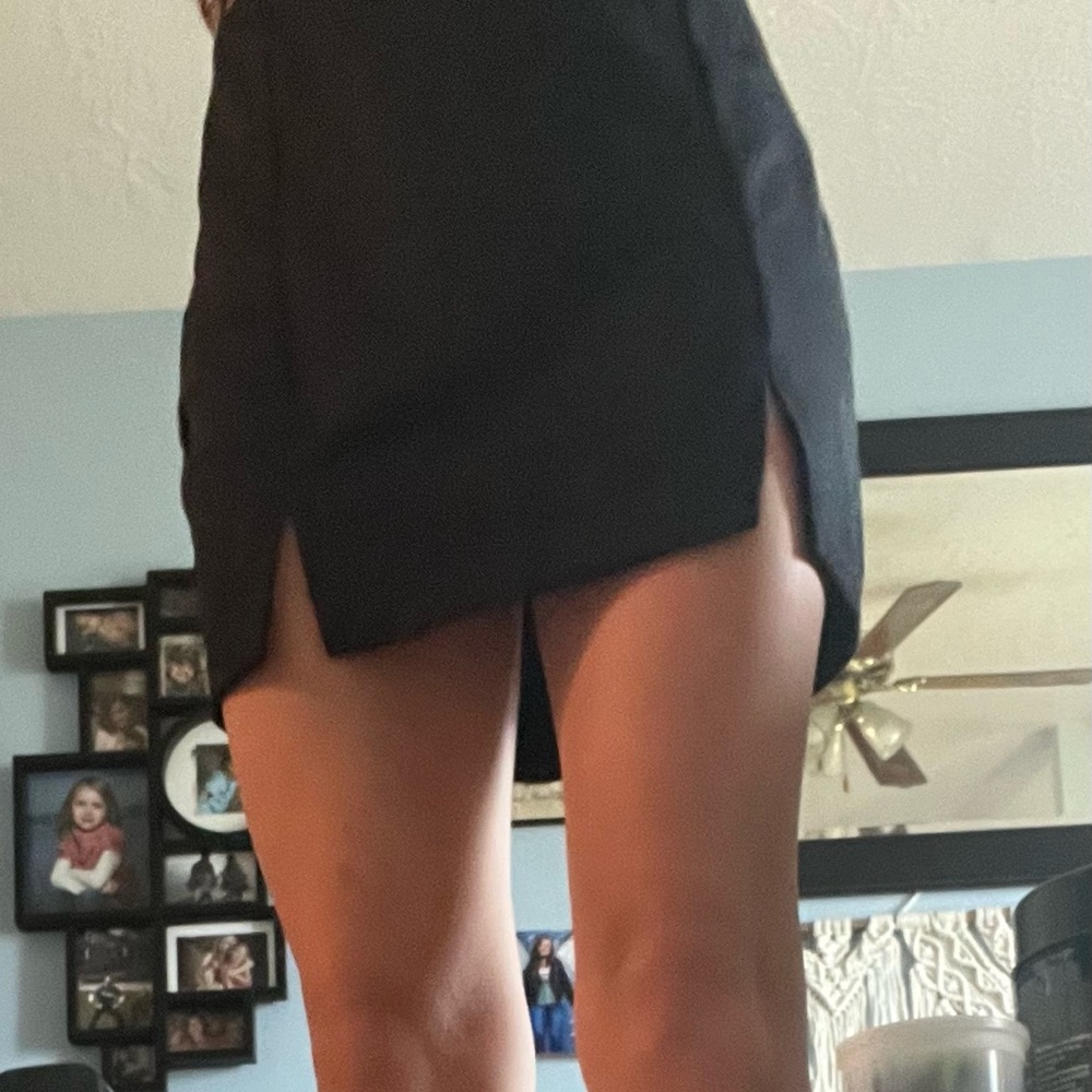 Black mini skirt with elastic waist size small, H&M